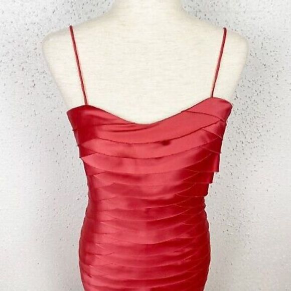 ✨ JS Collections Tiered Crepe Sheath Dress✨ - Picture 6 of 9